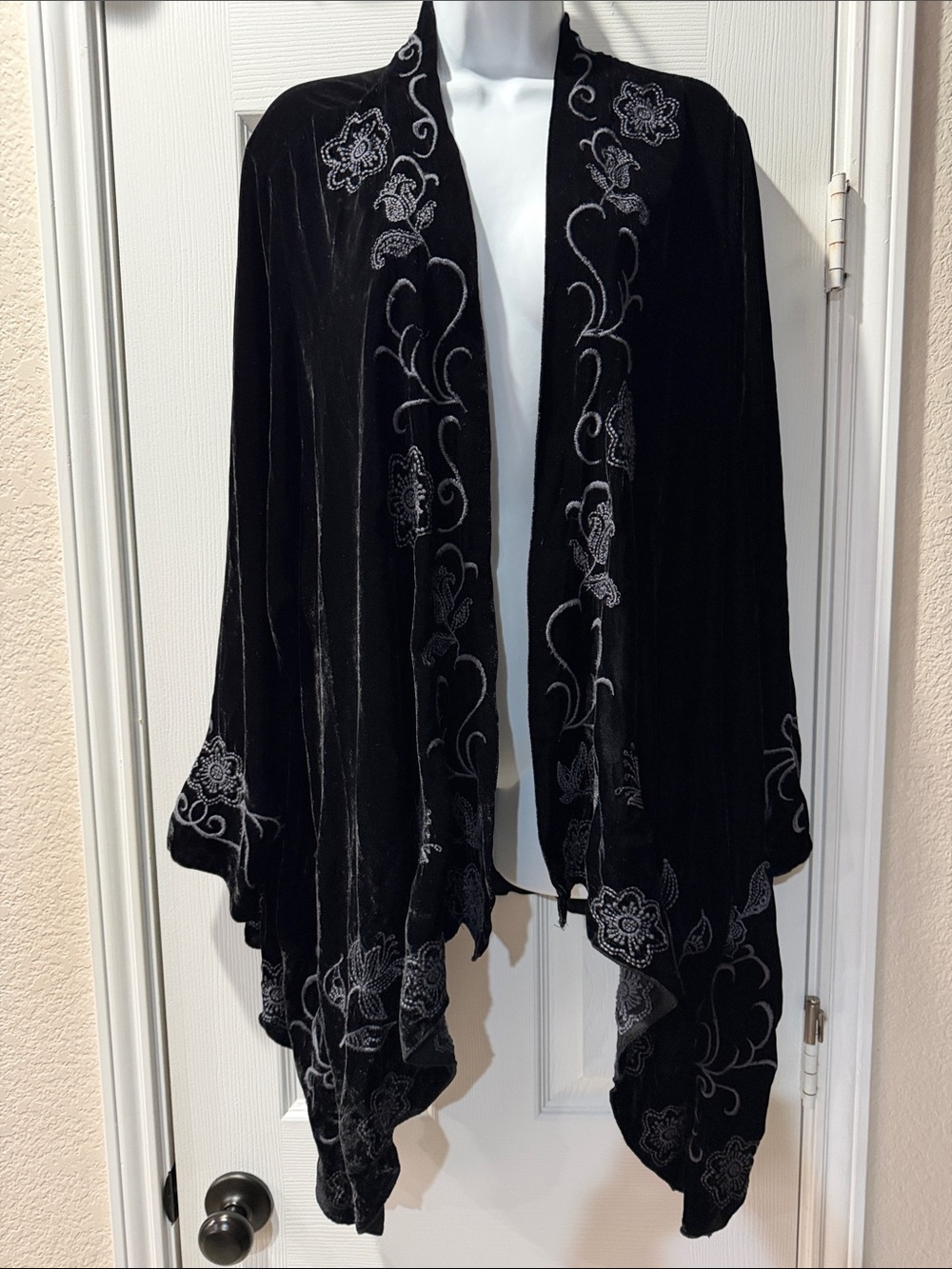 Johnny Was JW Los Angeles Black Velour Cardigan Embroidered Velvet